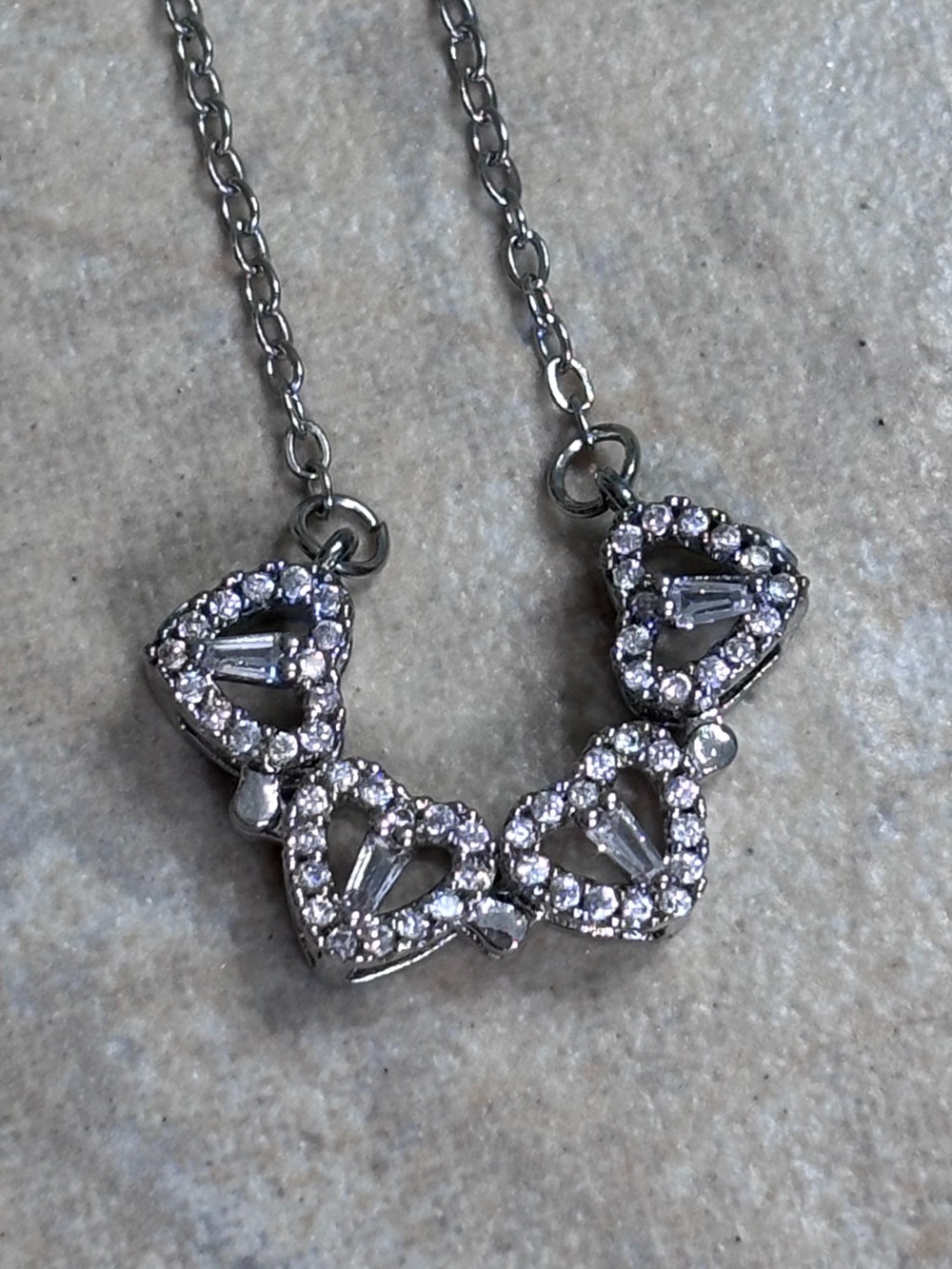 Stainless steel Hearts/Clover Pendant Necklace. - Picture 6 of 7